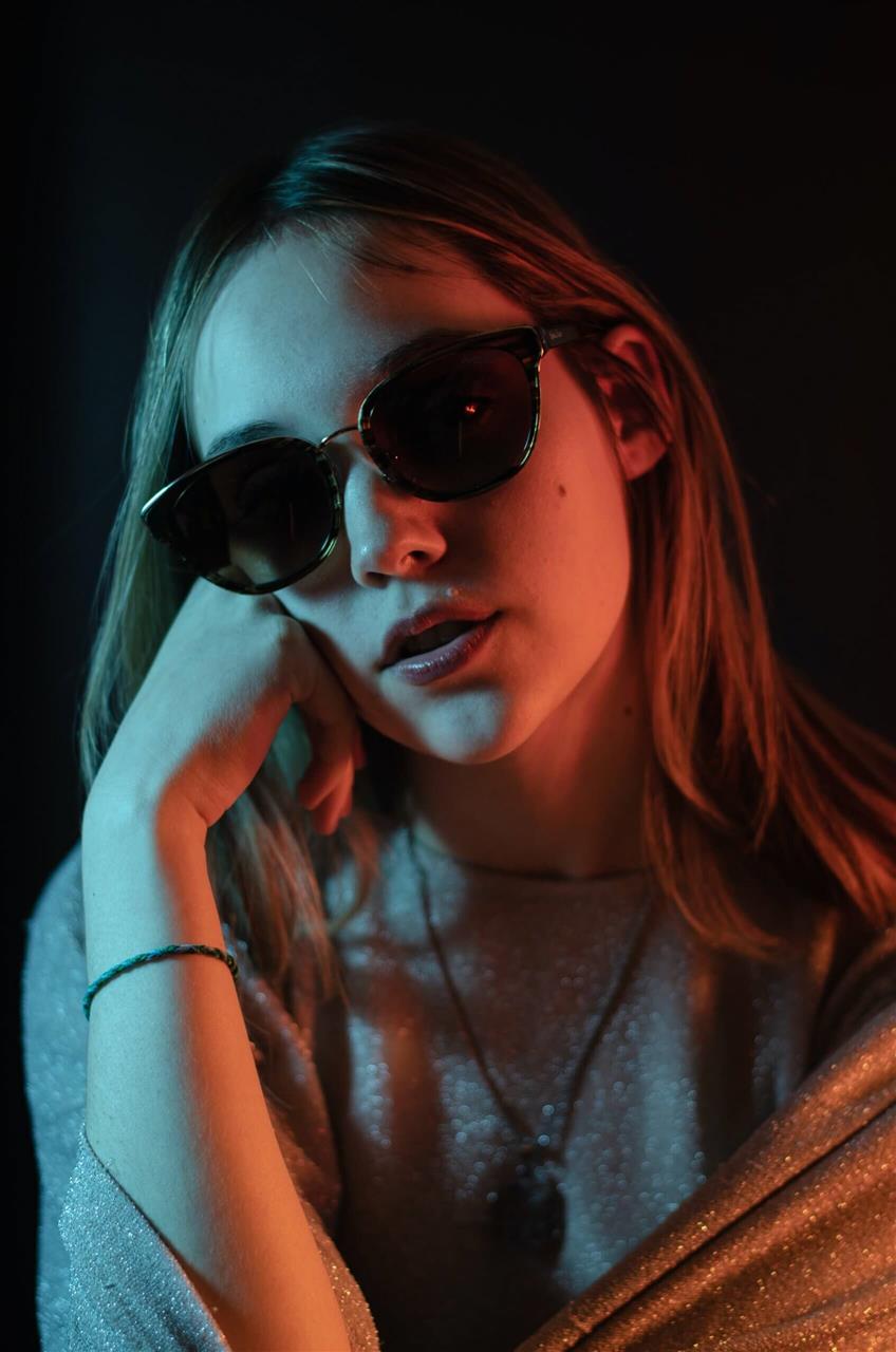 Solbriller til en dame tjener et vigtigt formål i vores liv