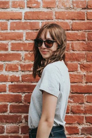 Basic t shirts til damer dit uundværlige klædeskabsstykke